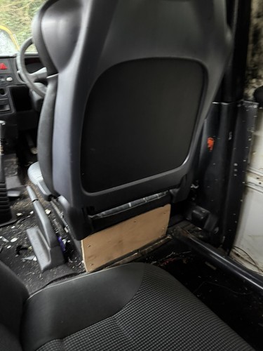 Pair seats base with - t4, of