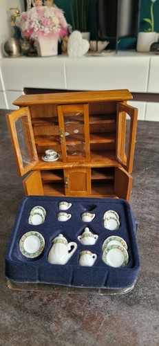Vintage doll house accessories - house,