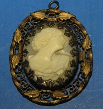 Vtg early 1900's cameo pendant