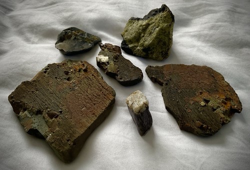 Minerals pyrite olivine quartz - minerals,