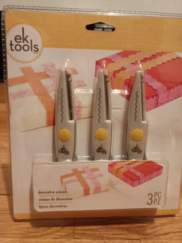 Decorative edge scallop - decorative,