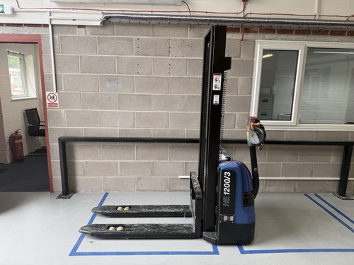 Solid hub electric pallet - solid,