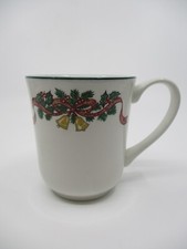 JOHNSON BROTHERS VICTORIAN CHRISTMAS MUG - 3 7/8" 1009H