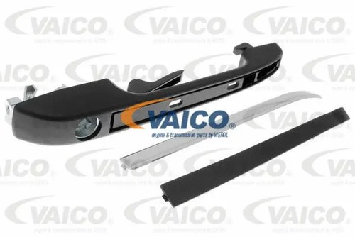 Right front door handle fits - front,