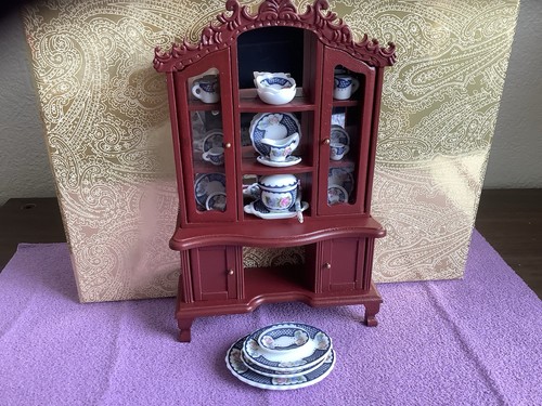 Dolls house display cabinet - display,