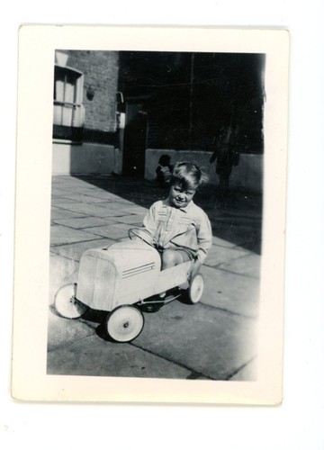 Kid toy paddle car - on,