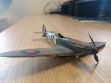 QUALITY BATTLE OF BRITAIN DIECAST WWII SUPERMARINE SPITFIRE ON A BASE