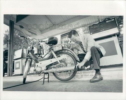 1977 press photo - 1977, man