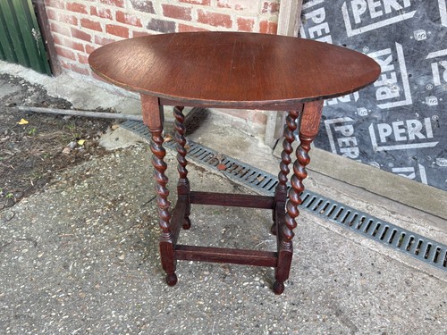 Barley twist side - side, table