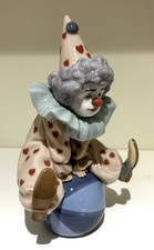 Lladro Figurine Clown, Pierrot,  'Having A Ball' ref 5813, Retired 2018.