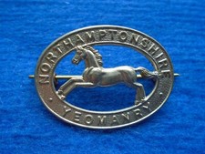 NORTHAMPTONSHIRE YEOMANRY REGIMENT WHITE METAL CAP BADGE, REPRODUCTION
