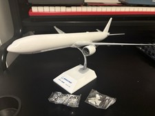 JC Wings 1:200 777-300ER Blank Model With Box, Landing Gear And Branded stand