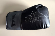 Oleksandr Usyk Signed Boxing glove with Certificate of Authenticity (COA)