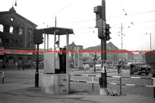 F023695 Traffic police officer Traffic light Munchen Hauptbahnhof Germany 1949