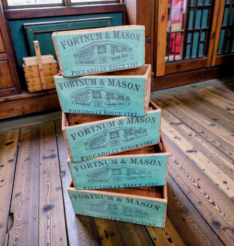Set fortnum and - fortnum, mason