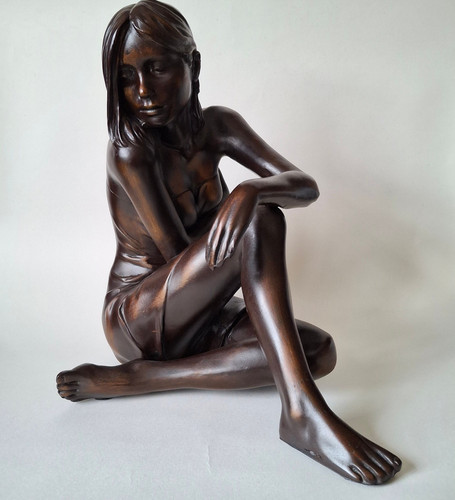 Sitting woman bronze resin - woman,