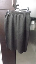 ladies  100% wool skirt from nicole farhi,grey,size large,side zip,winter wear