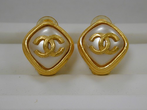 Chanel logo rhombus shape - chanel, cc