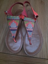 Ladies Koala Bay  Sandals Size 7.5, Worn Once. Orange Pattern.