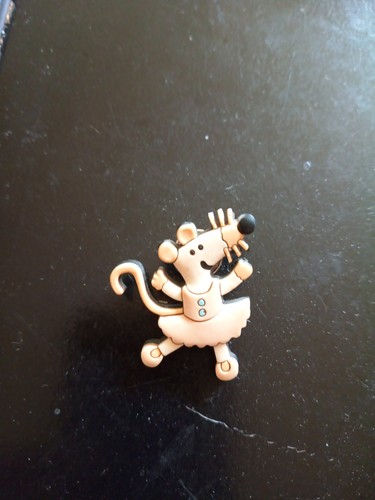 Maisy mouse pin badge - maisy,
