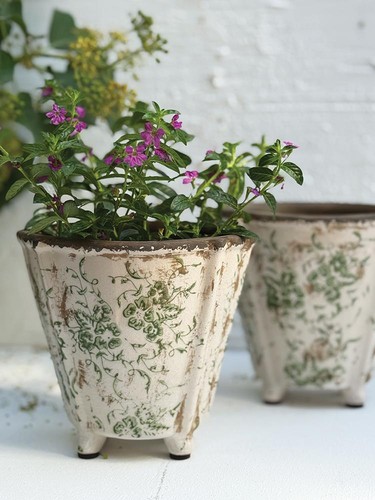 Dutch pot feet - dutch,