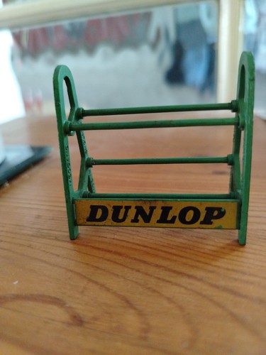 Dinky toys green tyre rack - dinky,