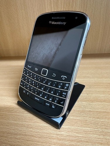 Blackberry bold touch 9900 - blackberry,