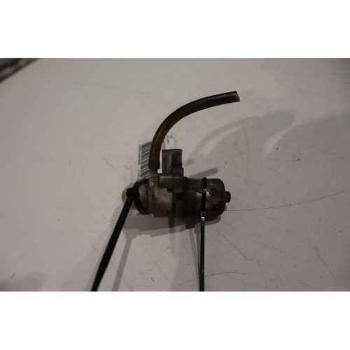 Front windscreen wiper pump - windscreen,
