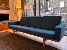Hans J. Wegner Sofa GE-236/3. Original Turquoise Kvadrat Steelcut fabric.