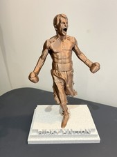 Ricky Hatton Statue –