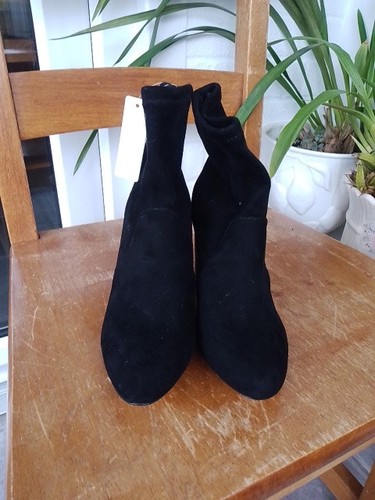 Red herring black boots - red,