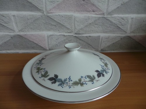 Royal doulton burgundy set - royal,