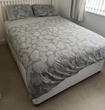 ELIZABETH HURLEY COLLECTION GREY PAISLEY DOUBLE DUVET SET