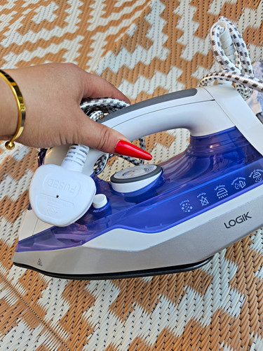 Logik steam iron self cleaning - iron, self-cleaning