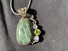 Seraphinite & Peridot Accent Pendant Necklace | Silver Scroll-Bail Healing Stone