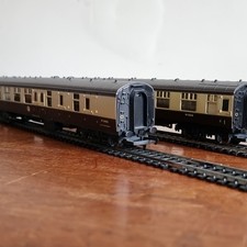Hornby BR Mk1 R4208 Brake Coach R4209 Composite Coach Chocolate/Cream Unboxed