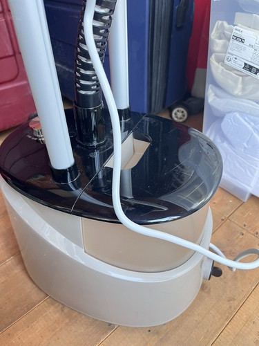 Steam ironing press with - steam,