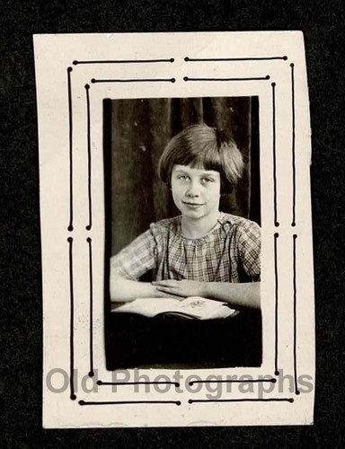 School pic girl desk - girl, (bea)