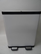 White Recycling Dual Pedal Bin 60L RRP 65.00 lot R2415