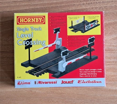 Hornby r645 level crossing - hornby,
