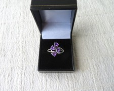 9CT WHITE GOLD & HEART SHAPED