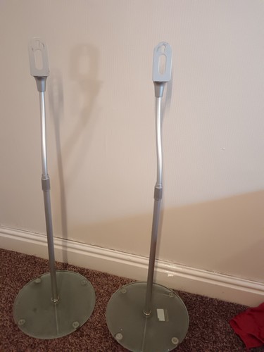 Adjustable speaker - ,