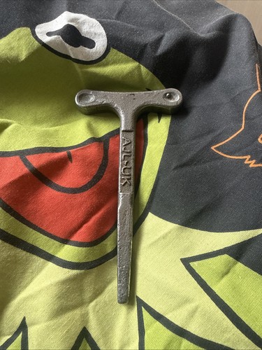 Bus drivers key - bus, t