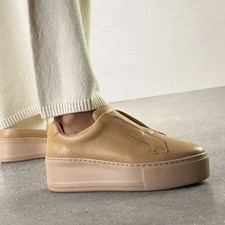 Russell bromley camel - &,