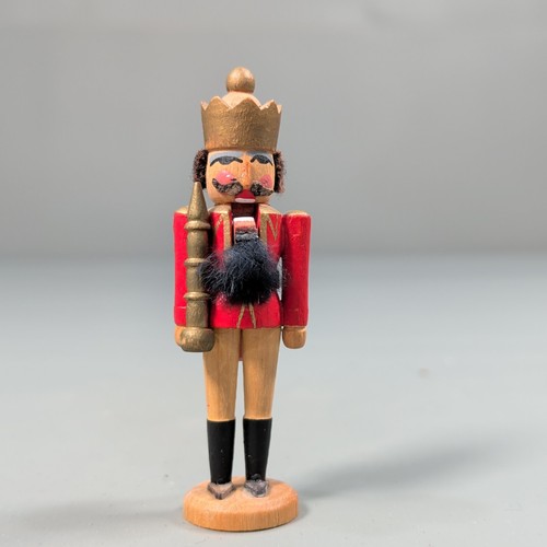 Vtg miniature wood king - vtg,
