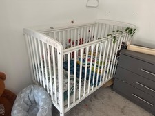 White compact baby cot bed