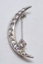 VINTAGE Crescent Moon Brooch Silver Tone Sparkly Retro Kitsch Pretty
