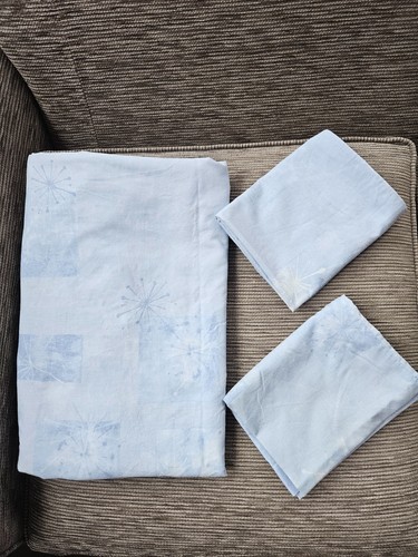Blue and white snowflake duvet - blue,