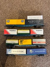 Job lot of 4 x Hornby container wagons oo gauge (lot 3)