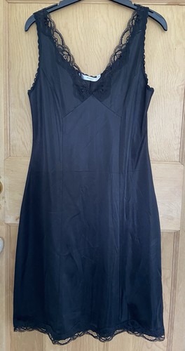 Black lace vintage underskirt - black,